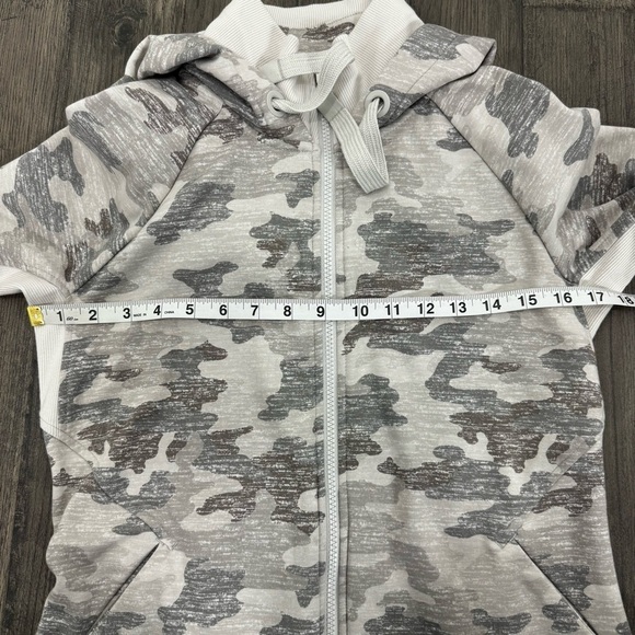 ATHLETA Triumph Hoodie Gypsum Camo Size Small - Picture 9 of 11